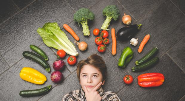 ¿Es seguro para los niños seguir una dieta vegana?